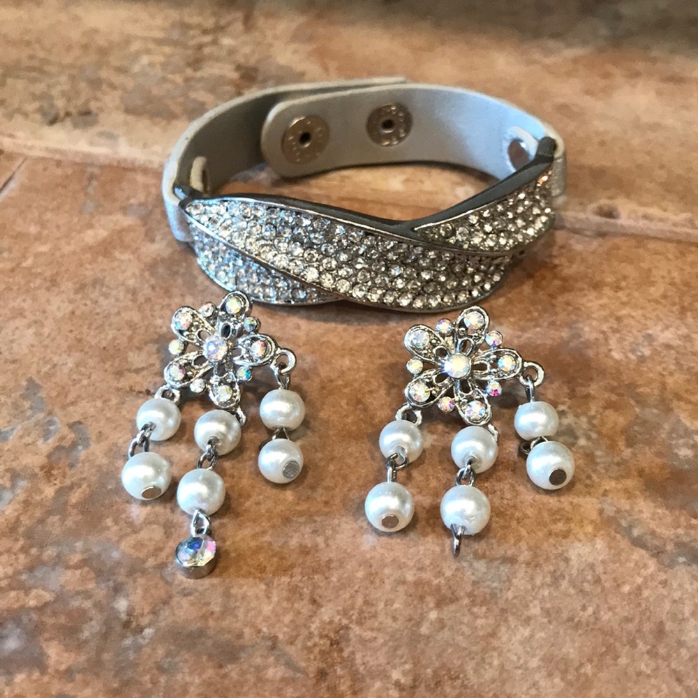 Charming Charlie 2 pc Bracelet Earrings Set $45!